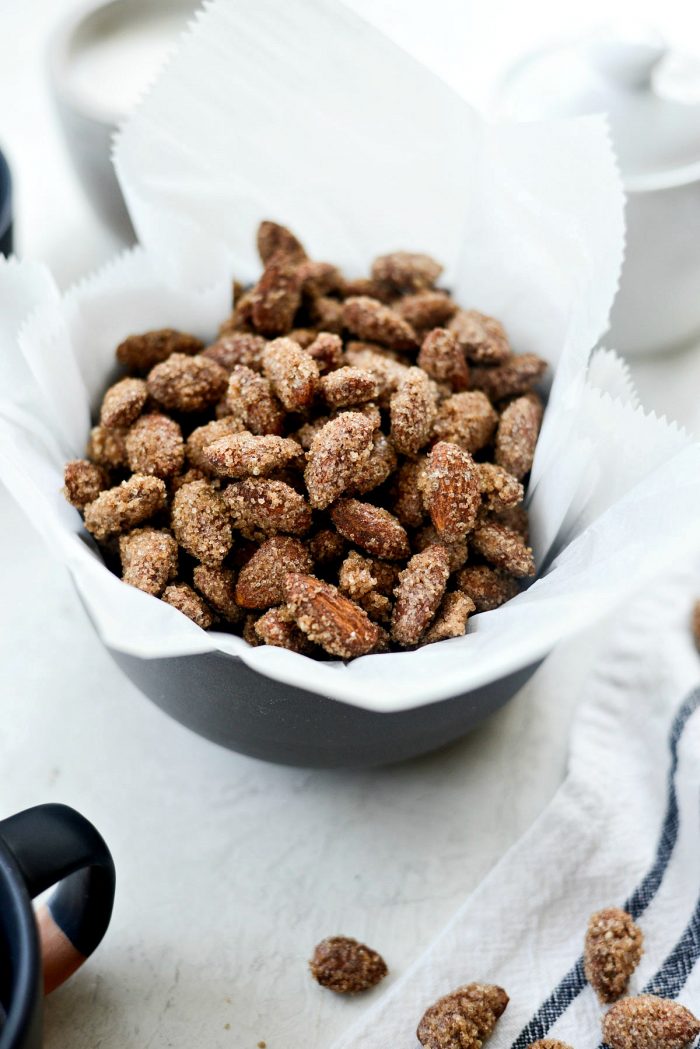 Cinnamon Sugar Almonds l SimplyScratch.com #almonds #cinnamon #sugar #snack #holiday #recipe #almondhaus #mallalmonds