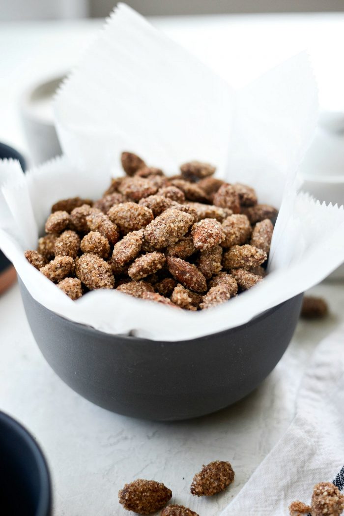 Cinnamon Sugar Almonds l SimplyScratch.com #almonds #cinnamon #sugar #snack #holiday #recipe #almondhaus #mallalmonds