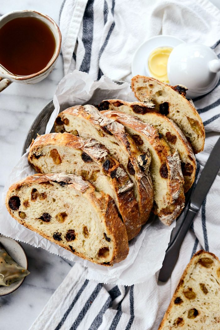 No-Knead Cinnamon Raisin Bread l SimplyScratch.com #noknead #homeamde #dutchoven #cinnamon #raisin #bread #fromscratch #simplyscratch