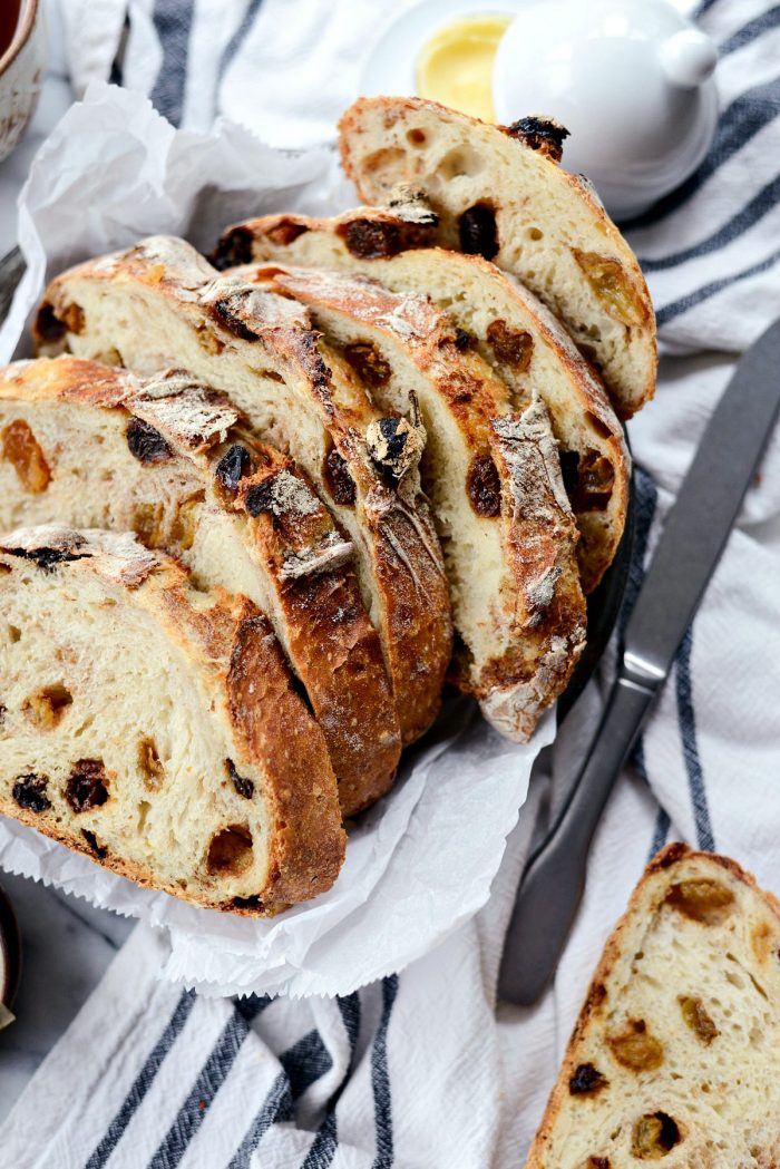 No-Knead Cinnamon Raisin Bread l SimplyScratch.com #noknead #homeamde #dutchoven #cinnamon #raisin #bread #fromscratch #simplyscratch