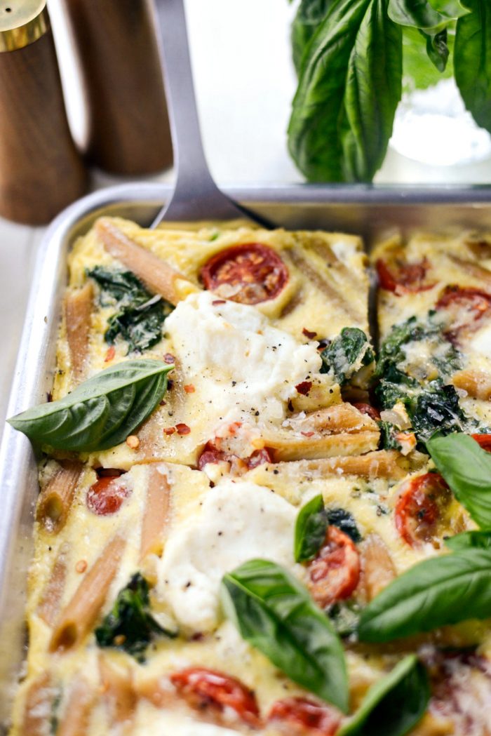 Sheet Pan Spinach Tomato Ricotta Pasta Frittata l SimplyScratch.com #breakfast #brunch #sheetpan #frittata #eggs #onepanmeal