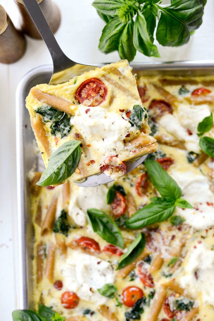 Sheet Pan Spinach Tomato Ricotta Pasta Frittata l SimplyScratch.com #breakfast #brunch #sheetpan #frittata #eggs #onepanmeal