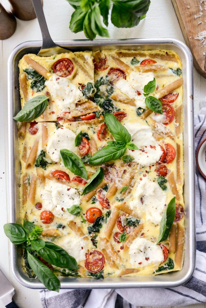 Sheet Pan Spinach Tomato Ricotta Pasta Frittata l SimplyScratch.com #breakfast #brunch #sheetpan #frittata #eggs #onepanmeal