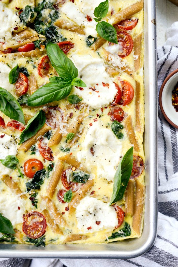 Sheet Pan Spinach Tomato Ricotta Pasta Frittata l SimplyScratch.com #breakfast #brunch #sheetpan #frittata #eggs #onepanmeal