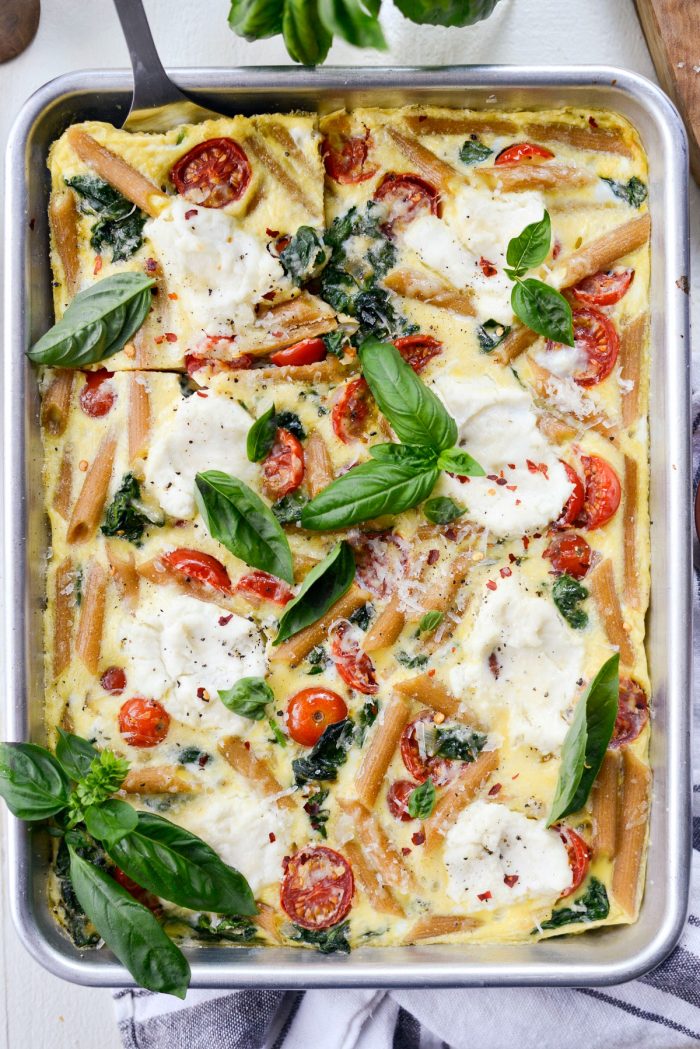 Sheet Pan Spinach Tomato Ricotta Pasta Frittata l SimplyScratch.com #breakfast #brunch #sheetpan #frittata #eggs #onepanmeal