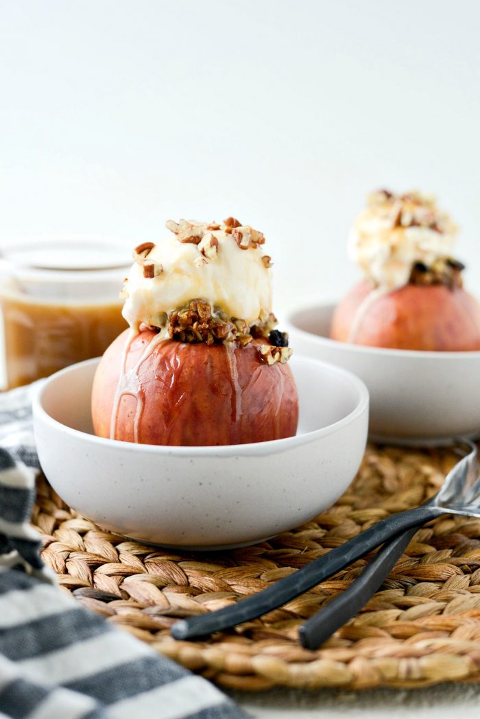 Baked Apples Recipe l SimplyScratch.com #fall #baked #apples #cinnamon #dessert #honeycrisp #appledessert #simplyscratch