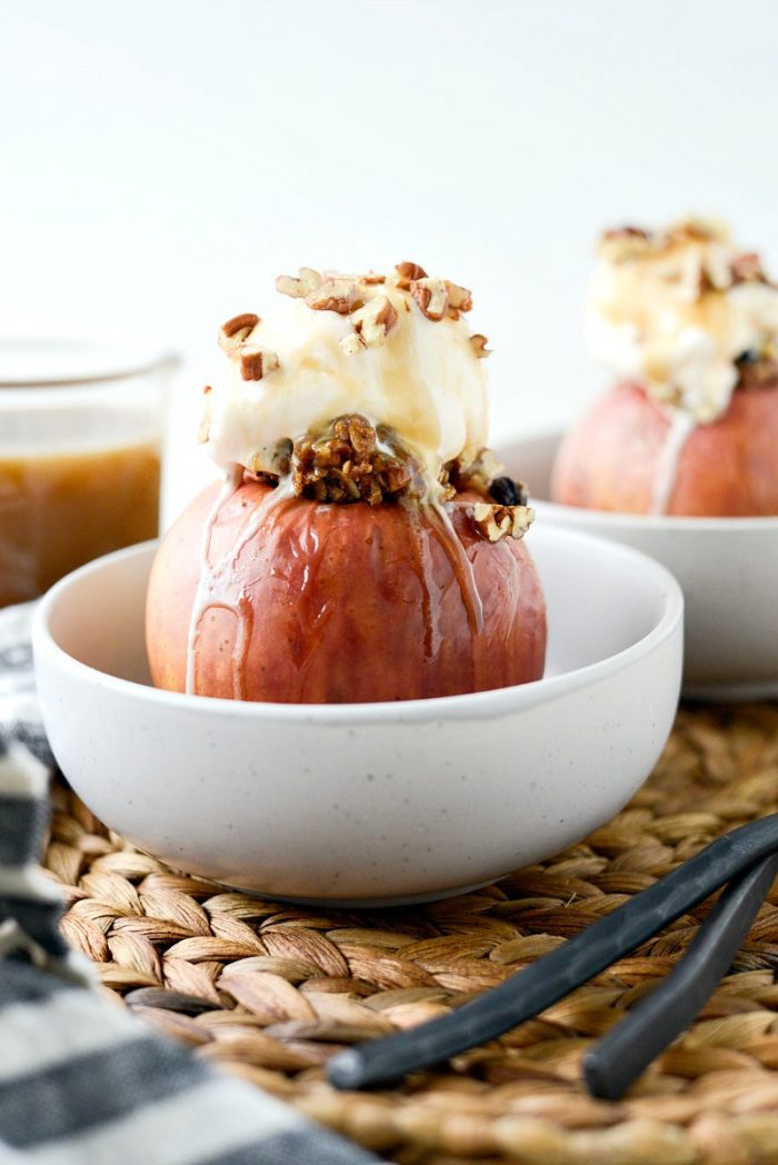 Baked Apples Recipe l SimplyScratch.com #fall #baked #apples #cinnamon #dessert #honeycrisp #appledessert #simplyscratch