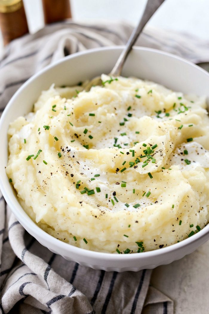 Buttermilk Cauliflower Mashed Potatoes l SimplyScratch.com #cauliflower #mashedpotatoes #potatoes #light #buttermilk #sidedish #homemade #fromscratch #easy