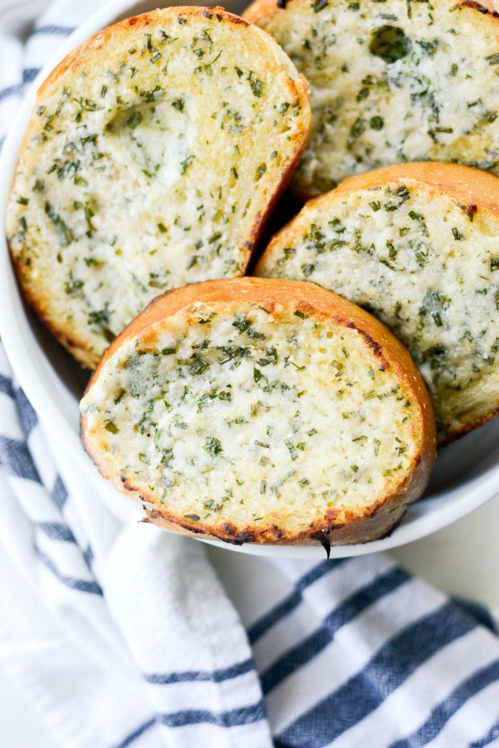 Easy Parmesan Herb Garlic Bread l SimplyScratch.com #parmesan #garlic #bread #easy #garlicbread #recipe #simplyscratch