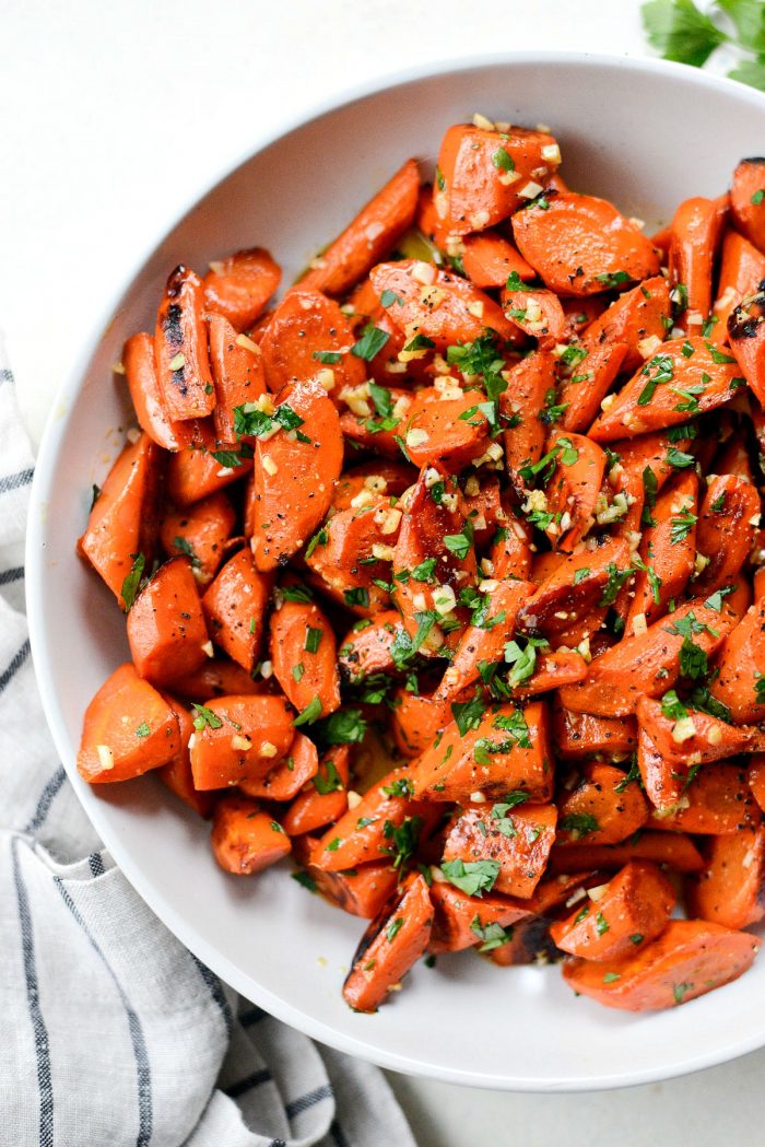 Garlic Butter Roasted Carrots l SimplyScratch.com #carrots #butter #garlic #roasted #sidedish #easy #simplyscratch #carrotrecipe #holiday