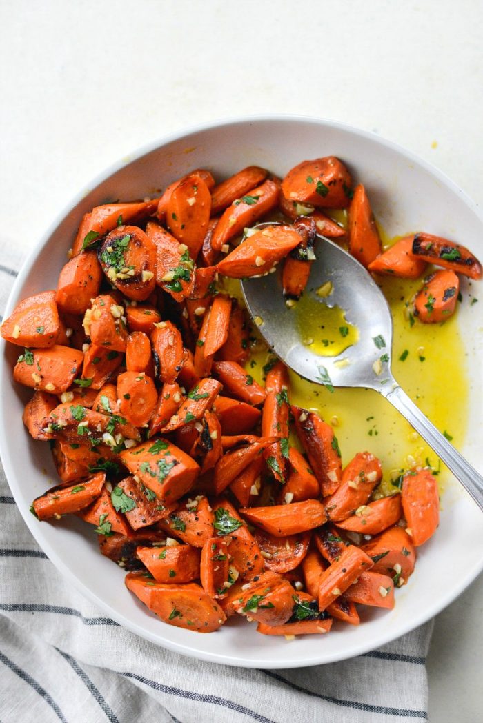 Garlic Butter Roasted Carrots l SimplyScratch.com #carrots #butter #garlic #roasted #sidedish #easy #simplyscratch #carrotrecipe #holiday