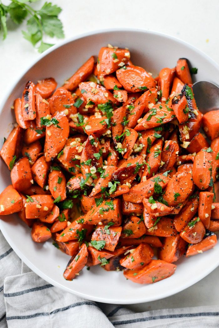 Garlic Butter Roasted Carrots l SimplyScratch.com #carrots #butter #garlic #roasted #sidedish #easy #simplyscratch #carrotrecipe #holiday