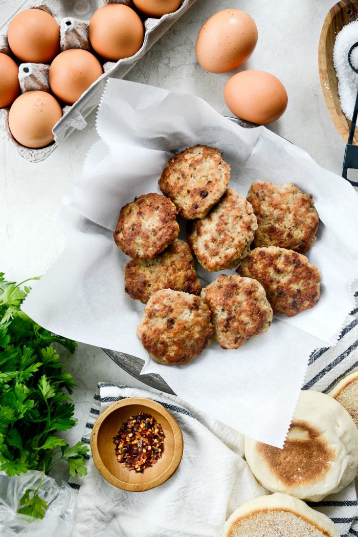 Homemade Turkey Breakfast Sausage l SimplyScratch.com #homemade #turkey #turkeysausage #recipe #easy #healthy #lowcalorie #sausage #simplyscratch