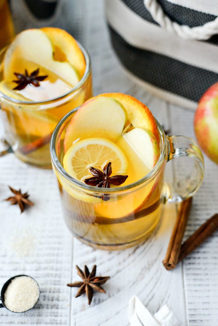 Mulled Apple Cider l SimplyScratch.com #apple #applecider #mulled #cider #drink #fall #beverage