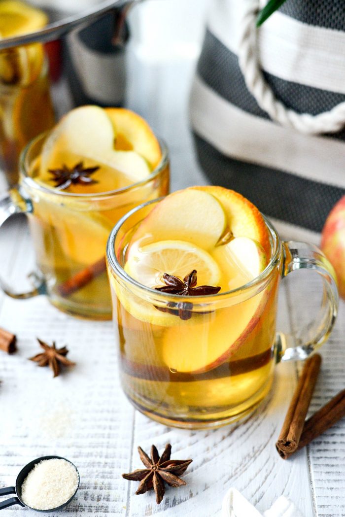 Mulled Apple Cider l SimplyScratch.com #apple #applecider #mulled #cider #drink #fall #beverage