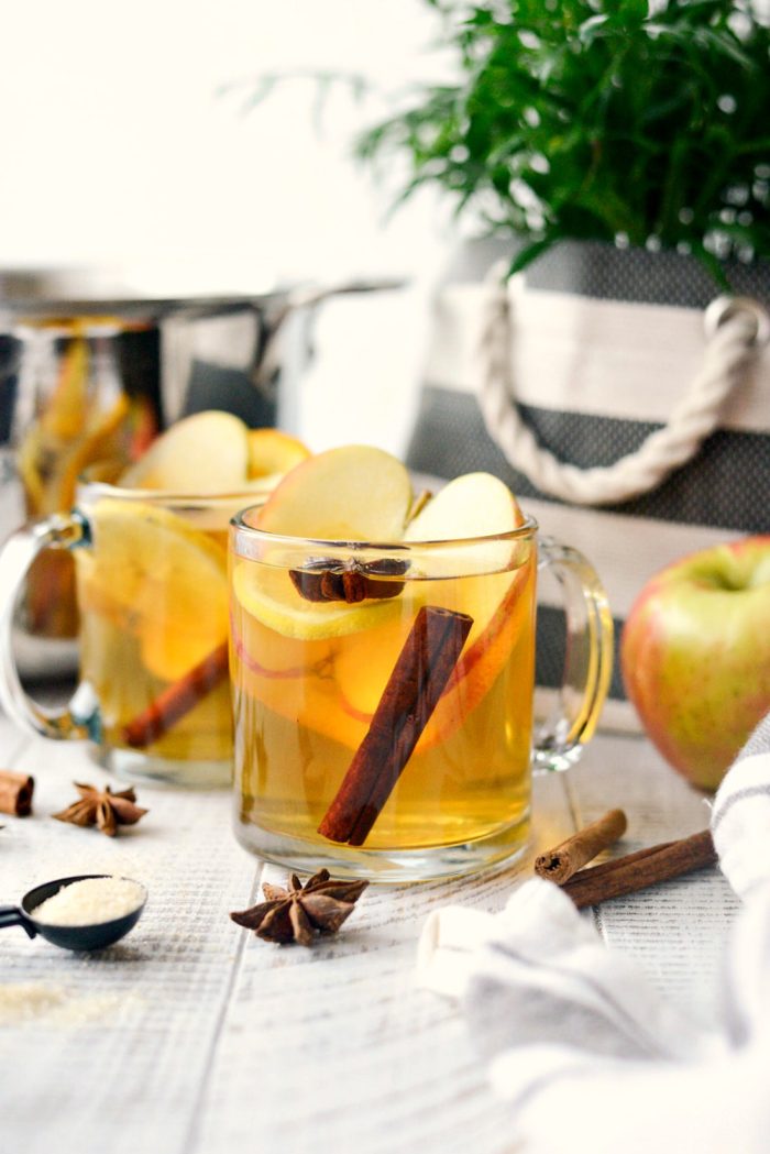Mulled Apple Cider l SimplyScratch.com #apple #applecider #mulled #cider #drink #fall #beverage