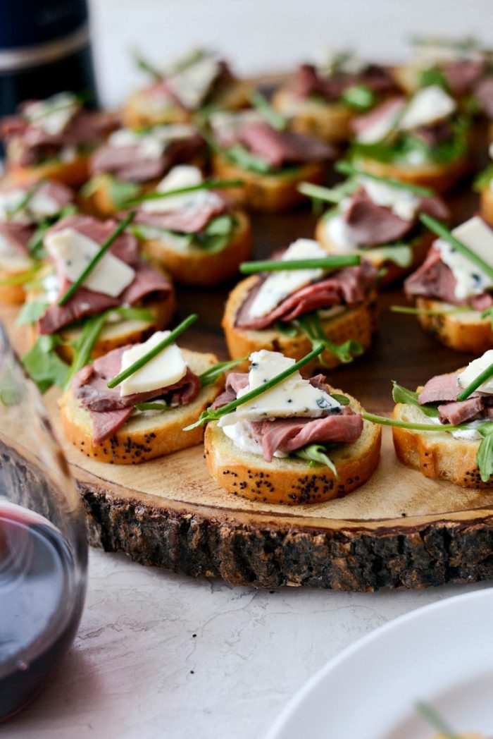 Beef Blue Cheese Crostini Bites l SimplyScratch.com #leftover #beef #tenderloin #recipe #appetizer #holiday #bluecheese #bread #crostini