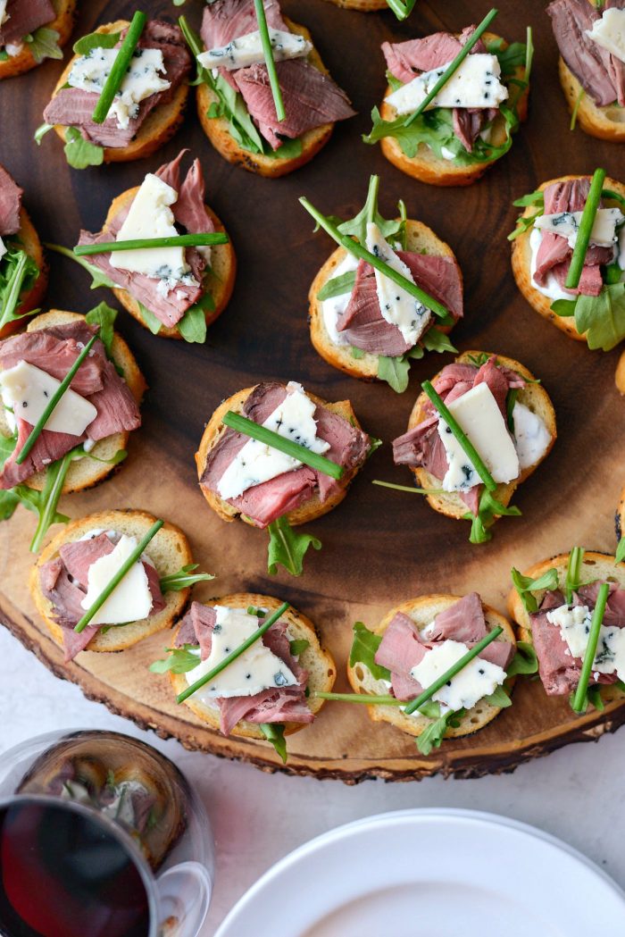 Beef Blue Cheese Crostini Bites l SimplyScratch.com #leftover #beef #tenderloin #recipe #appetizer #holiday #bluecheese #bread #crostini