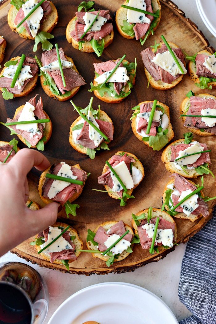 Beef Blue Cheese Crostini Bites l SimplyScratch.com #leftover #beef #tenderloin #recipe #appetizer #holiday #bluecheese #bread #crostini