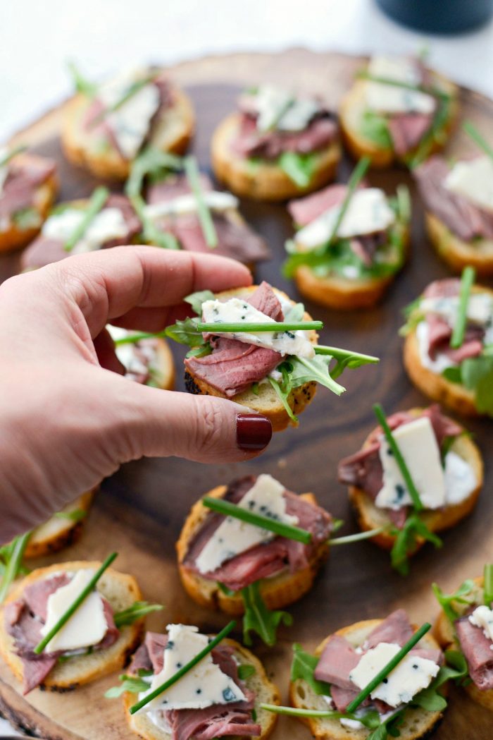 Beef Blue Cheese Crostini Bites l SimplyScratch.com #leftover #beef #tenderloin #recipe #appetizer #holiday #bluecheese #bread #crostini