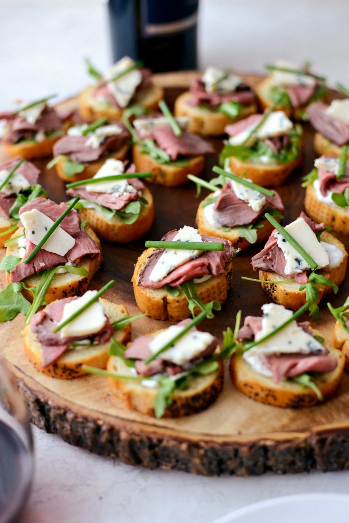 Beef Blue Cheese Crostini Bites l SimplyScratch.com #leftover #beef #tenderloin #recipe #appetizer #holiday #bluecheese #bread #crostini