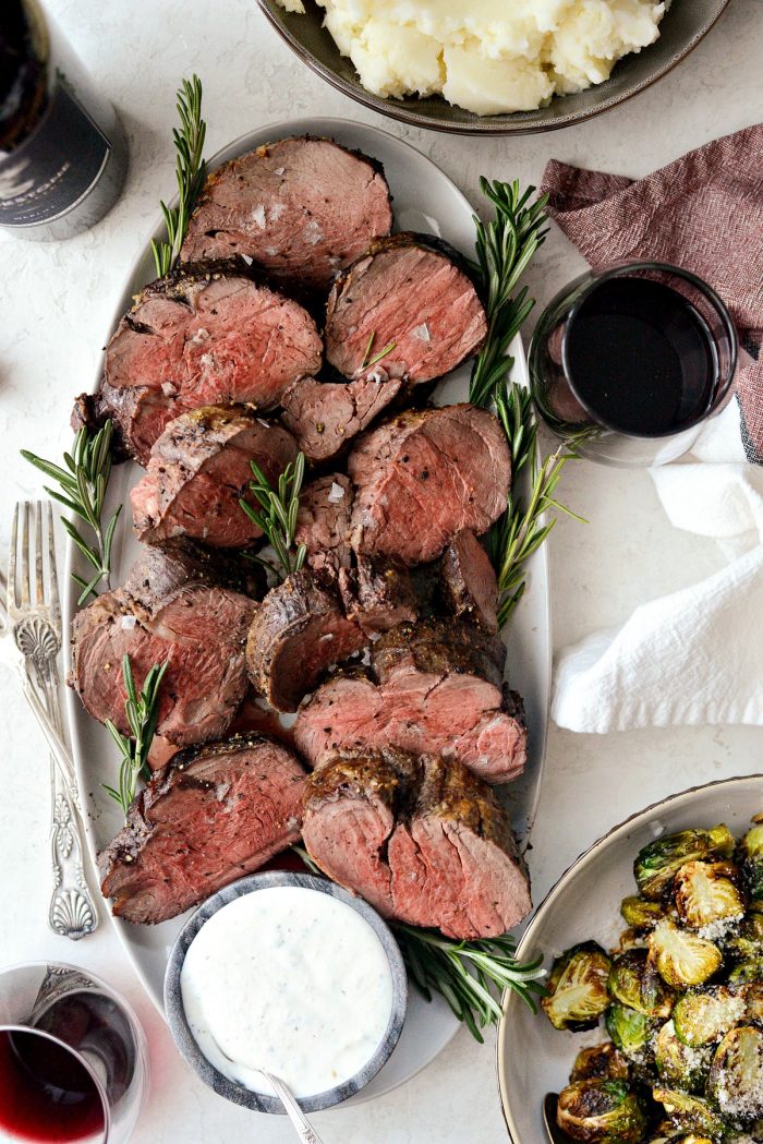 Black Pepper Crusted Beef Tenderloin l SimplyScratch.com #blackpepper #crusted #beef #tenderloin #holiday #christmas #recipe #homemade #roasted