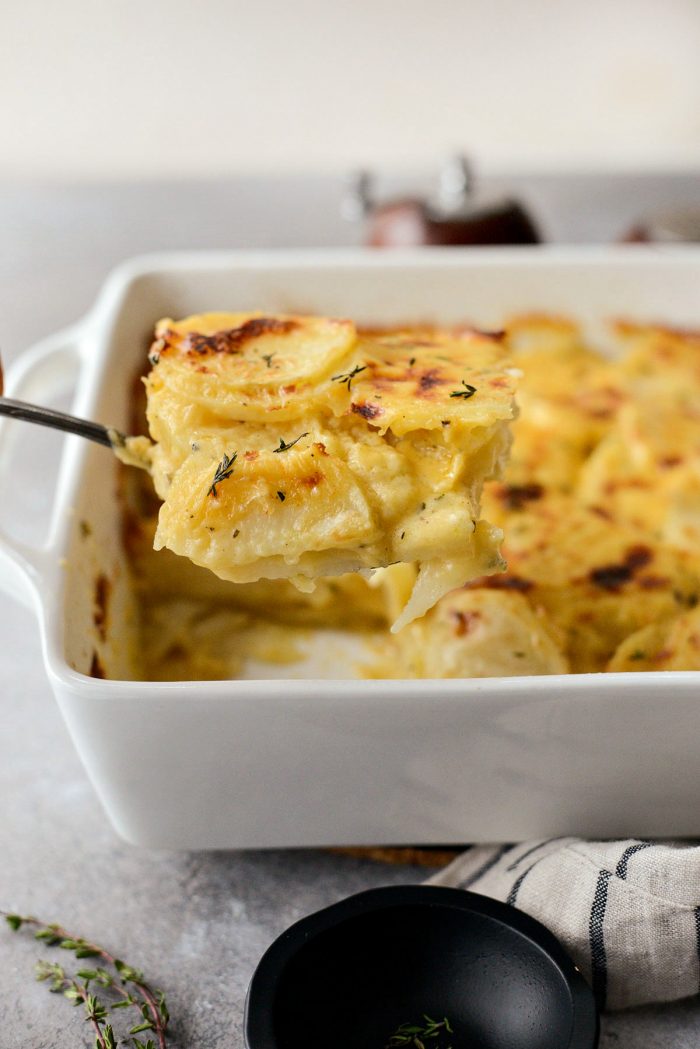 Easy Scalloped Potatoes l SimplyScratch.com #holiday #homemade #fromscratch #scalloped #potatoes #sidedish #casserole