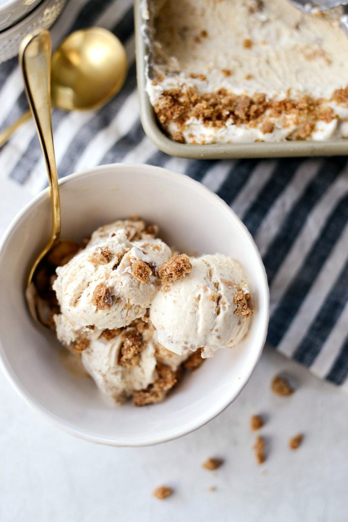 No-Churn Belgium Cookie Butter Ice Cream l SimplyScratch.com #hoemmade #fromscratch #nochurn #icecream #dessert #speculoos #cookiebutter