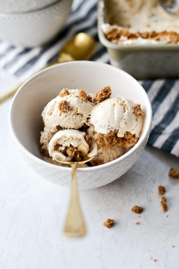 No-Churn Belgium Cookie Butter Ice Cream l SimplyScratch.com #hoemmade #fromscratch #nochurn #icecream #dessert #speculoos #cookiebutter