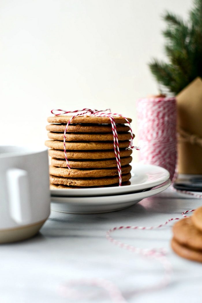 Speculoos Cookies (Dutch Windmill Cookies) l SimplyScratch.com #speculoos #speculaas #cookies #dutch #windmill #cookies #holidays #christmas 