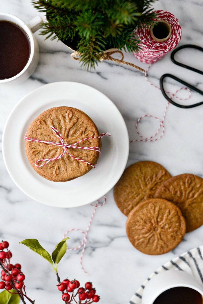 Speculoos Cookies (Dutch Windmill Cookies) l SimplyScratch.com #speculoos #speculaas #cookies #dutch #windmill #cookies #holidays #christmas 