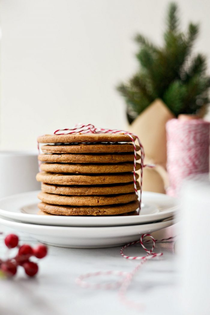 Speculoos Cookies (Dutch Windmill Cookies) l SimplyScratch.com #speculoos #speculaas #cookies #dutch #windmill #cookies #holidays #christmas