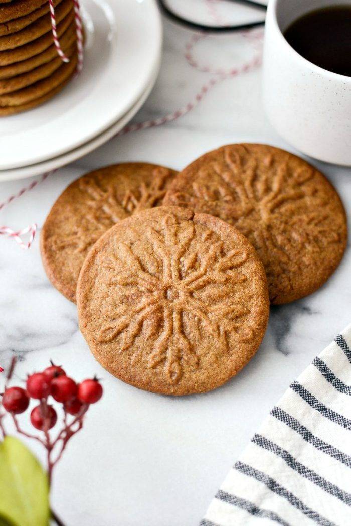 Speculoos Cookies (Dutch Windmill Cookies) l SimplyScratch.com #speculoos #speculaas #cookies #dutch #windmill #cookies #holidays #christmas 