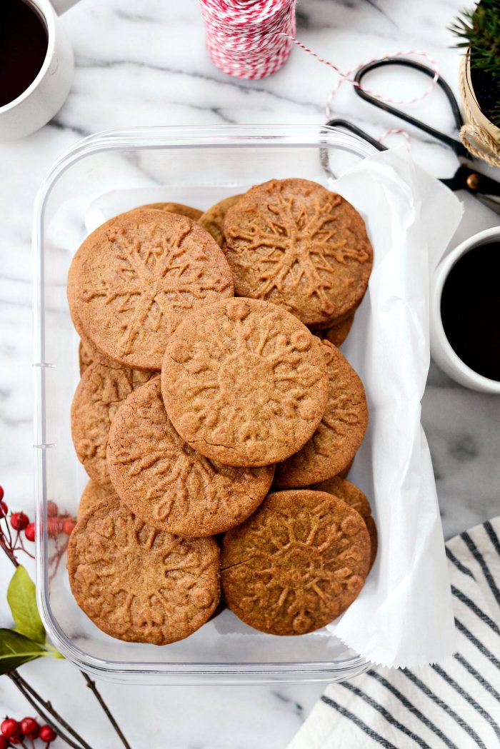 Speculoos Cookies (Dutch Windmill Cookies) l SimplyScratch.com #speculoos #speculaas #cookies #dutch #windmill #cookies #holidays #christmas 