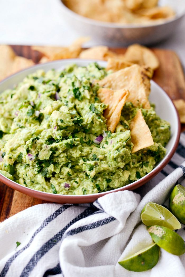 Best Homemade Guacamole Recipe l SimplyScratch.com #homemade #guacamole #avocado #guac #gamedayguacamole #partyguac #chipotleguac