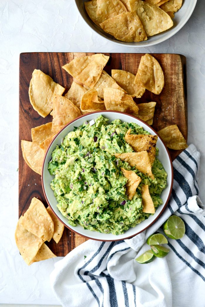 Best Homemade Guacamole Recipe l SimplyScratch.com #homemade #guacamole #avocado #guac #gamedayguacamole #partyguac #chipotleguac