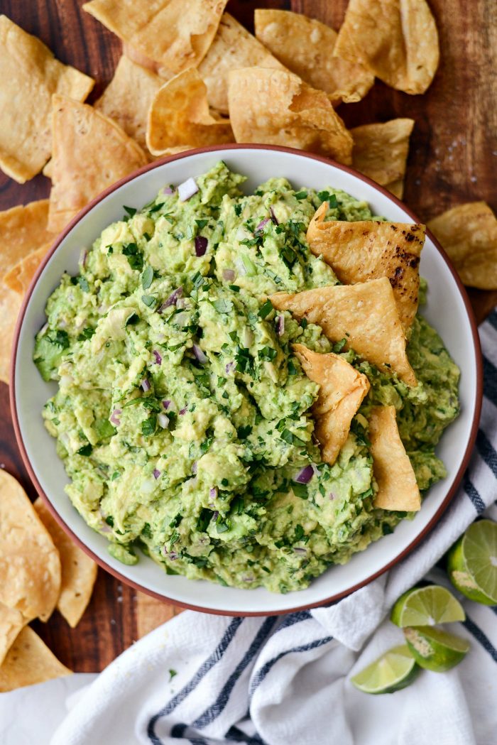 Best Homemade Guacamole Recipe l SimplyScratch.com #homemade #guacamole #avocado #guac #gamedayguacamole #partyguac #chipotleguac