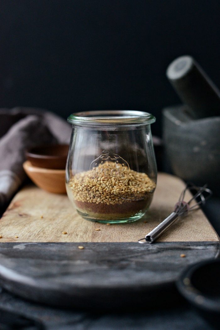 Homemade Za'atar Spice Blend l SimplyScratch.com #za'atar #spice #seasoning #homemade #fromscratch #middleEastern