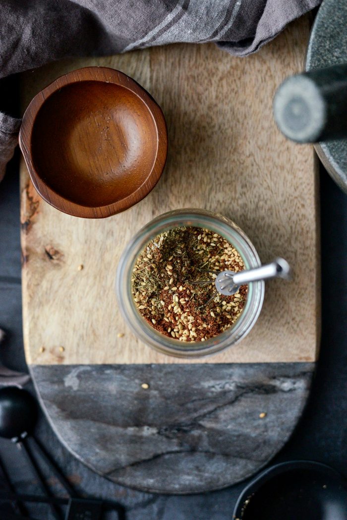 Homemade Za'atar Spice Blend l SimplyScratch.com #za'atar #spice #seasoning #homemade #fromscratch #middleEastern