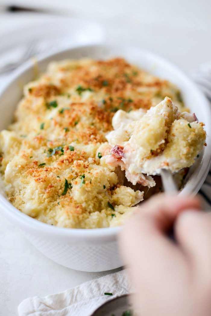 Lobster Mac and Cheese l SimplyScratch.com #valentinesday #valentine #lobster #macandcheese #sidedish