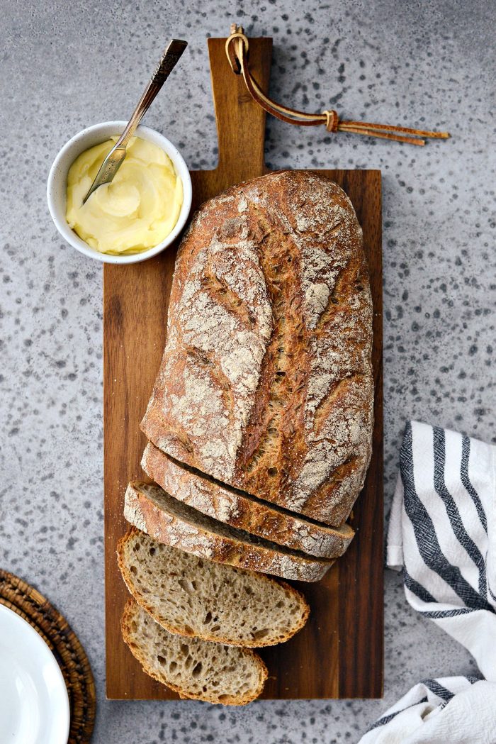 No-Knead Rye Bread l SimplyScratch.com #noknead #bread #rye #homemade #fromscratch #dutchoven