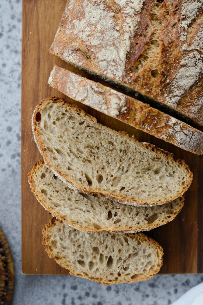 No-Knead Rye Bread l SimplyScratch.com #noknead #bread #rye #homemade #fromscratch #dutchoven