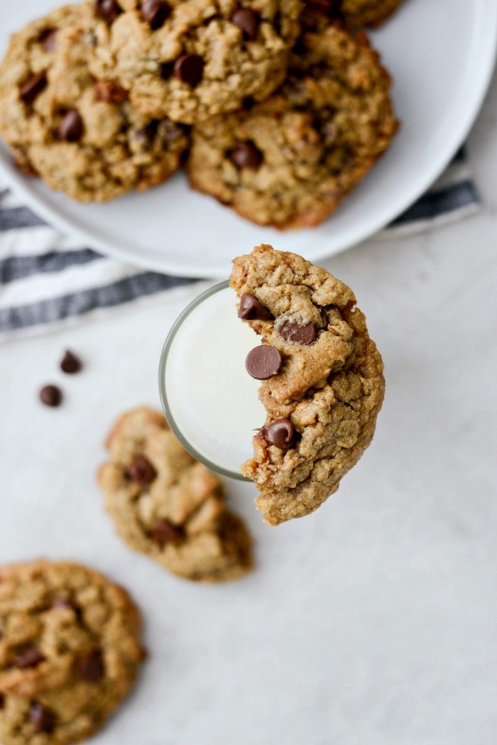 Oatmeal Chocoalte Chip Toffee Cookies l SimplyScratch.com #oatmeal #toffee #chocolatechip #cookies #coconut #baking