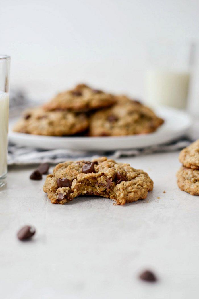 Oatmeal Chocoalte Chip Toffee Cookies l SimplyScratch.com #oatmeal #toffee #chocolatechip #cookies #coconut #baking