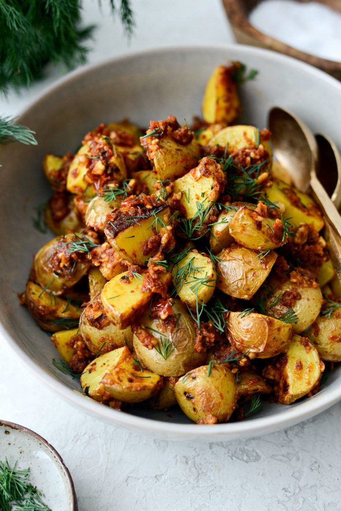 Sun-dried Tomato Roasted Breakfast Potatoes l SimplyScratch.com #sundried #tomato #breakfast #potatoes #roasted #sidedish #yukongold #brunch