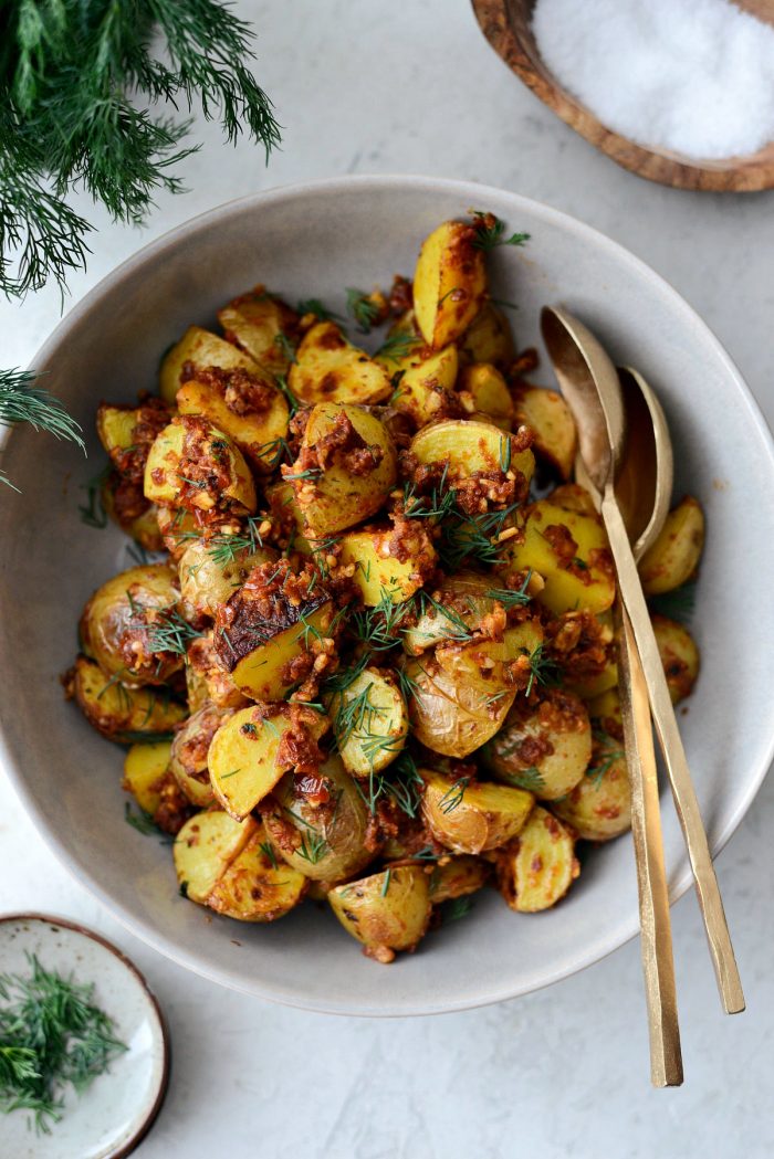 Sun-dried Tomato Roasted Breakfast Potatoes l SimplyScratch.com #sundried #tomato #breakfast #potatoes #roasted #sidedish #yukongold #brunch