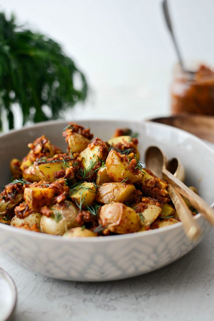 Sun-dried Tomato Roasted Breakfast Potatoes l SimplyScratch.com #sundried #tomato #breakfast #potatoes #roasted #sidedish #yukongold #brunch