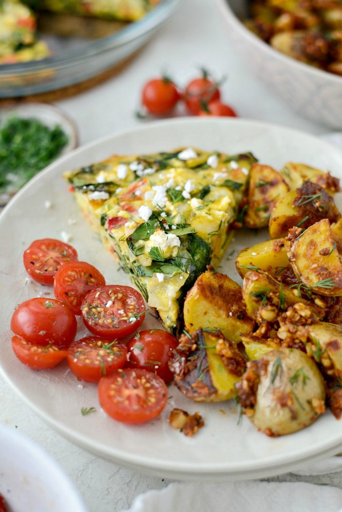 Tomato Spinach and Feta Crustless Quiche l SimplyScratch.com #breakfast #brunch #tomato #feta #spinach #quiche #eggs #lowcarb #weightwatchers