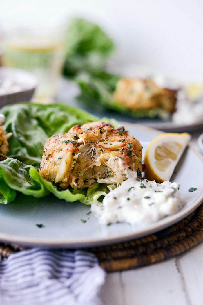 Crispy Baked Maryland Crab Cakes l SimplyScratch.com #lumpcrab #seafood #crabcakes #bluecrab #lunch #tartarsauce #homemade #healthy