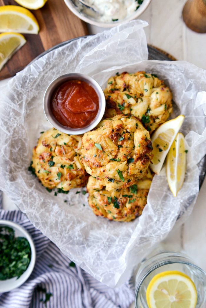 Crispy Baked Maryland Crab Cakes l SimplyScratch.com #lumpcrab #seafood #crabcakes #bluecrab #lunch #tartarsauce #homemade #healthy